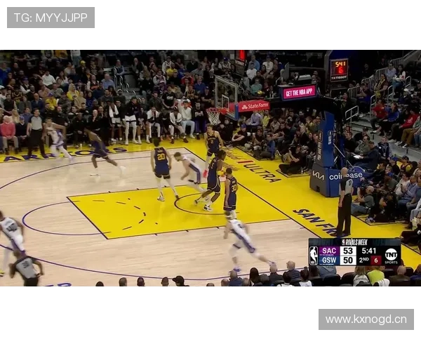 [CBA]于米提眼疾手快 抢断反击上演单臂劈扣.